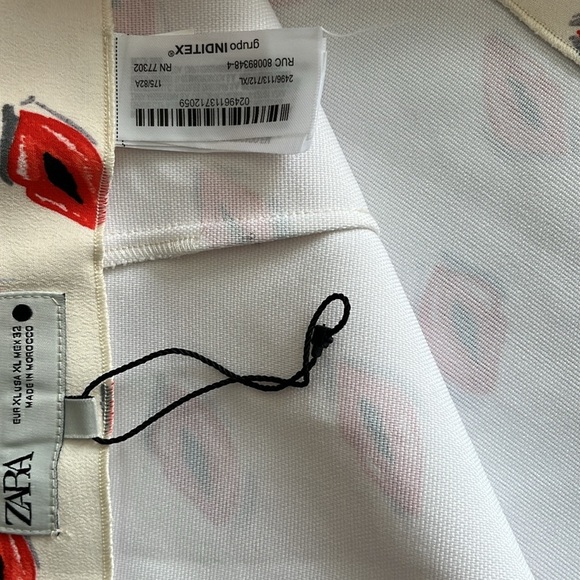 Zara White Mini Skirt with Red Lips Print - Picture 5 of 5